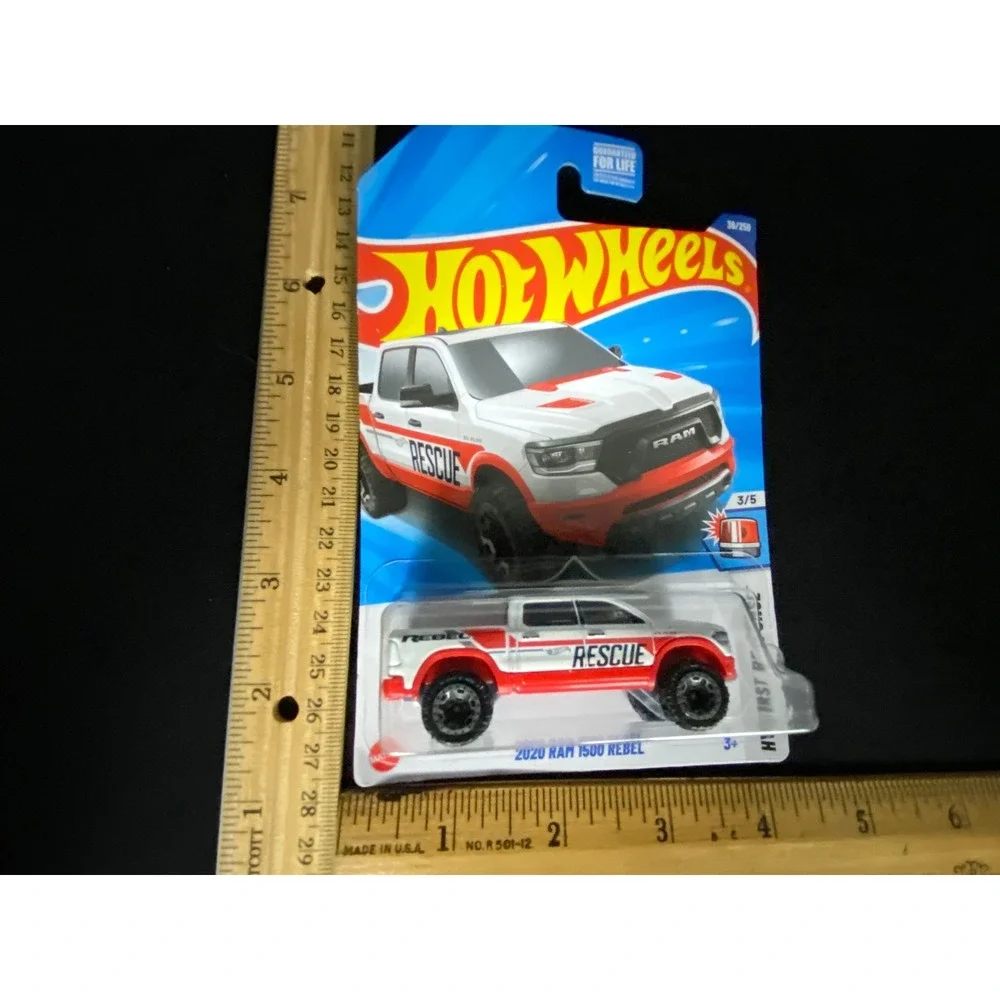 Hot Wheels 2020 RAM‎ 1500 Rebel Rescue 3/5 Diecast Car Toy White Red